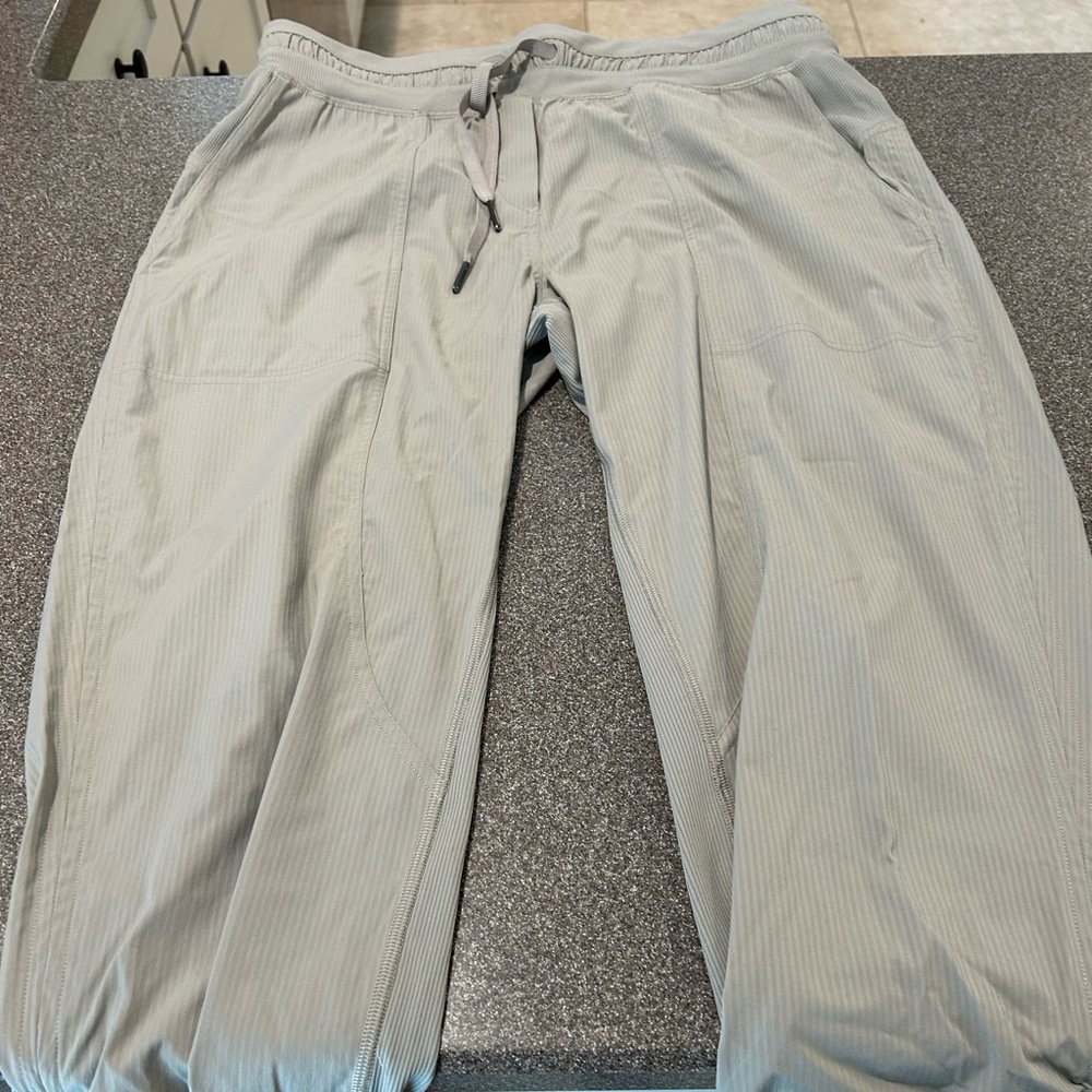 NWOT Lululemon Dance Studio Mid Rise Crop.